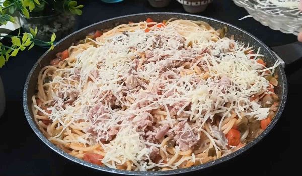Спагетти на сковороде