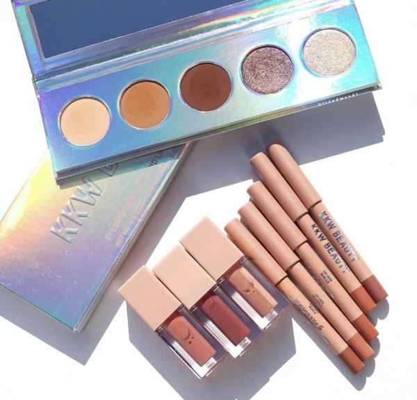 </p>
<p>                            Holiday 2020 by kkwbeauty</p>
<p>                        