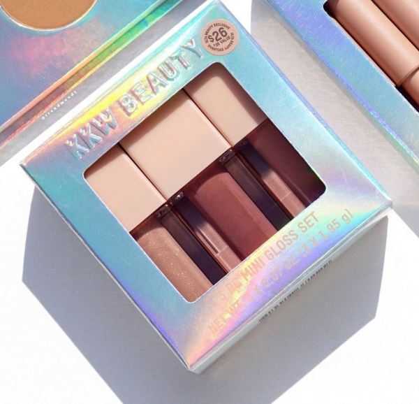
<p>                            Holiday 2020 by kkwbeauty</p>
<p>                        