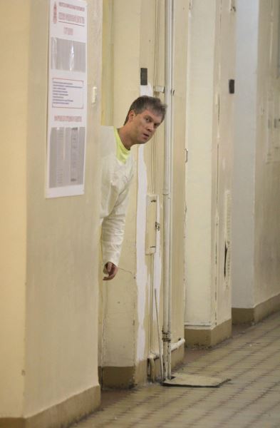 «Поражение легких и температура»: заболевшего коронавирусом Сергея Светлакова госпитализировали