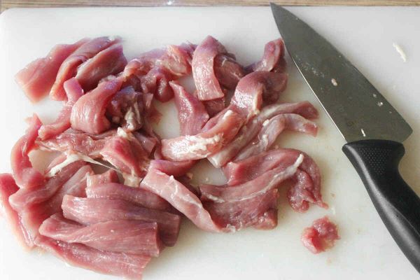 Свинина в сливочном соусе на сковороде